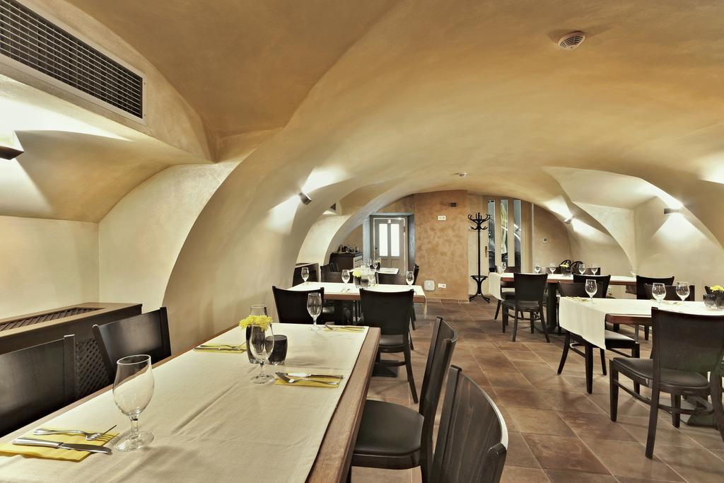 Wellness Hotel Republika 24 Apartments Plzeň Kültér fotó
