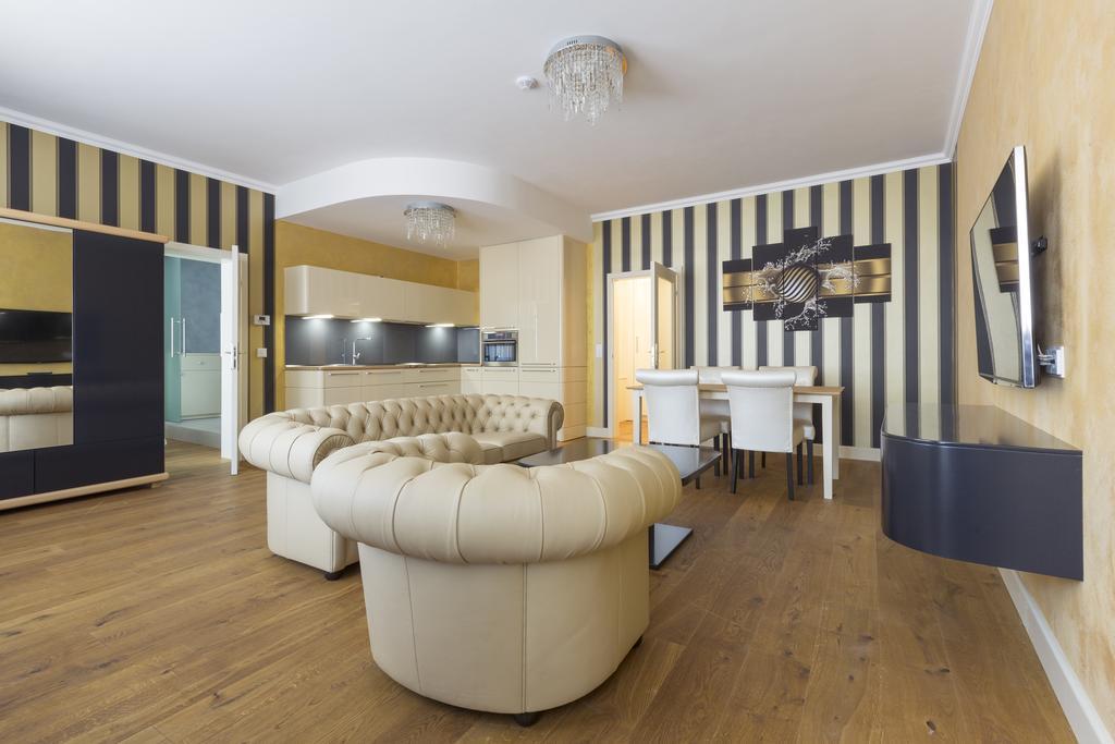 Wellness Hotel Republika 24 Apartments Plzeň Kültér fotó